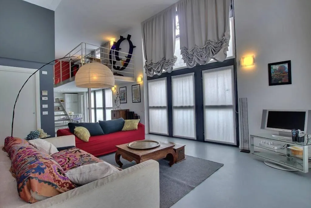 Апартаменты Milan Design Loft - 5 Mins From Fondazione Prada